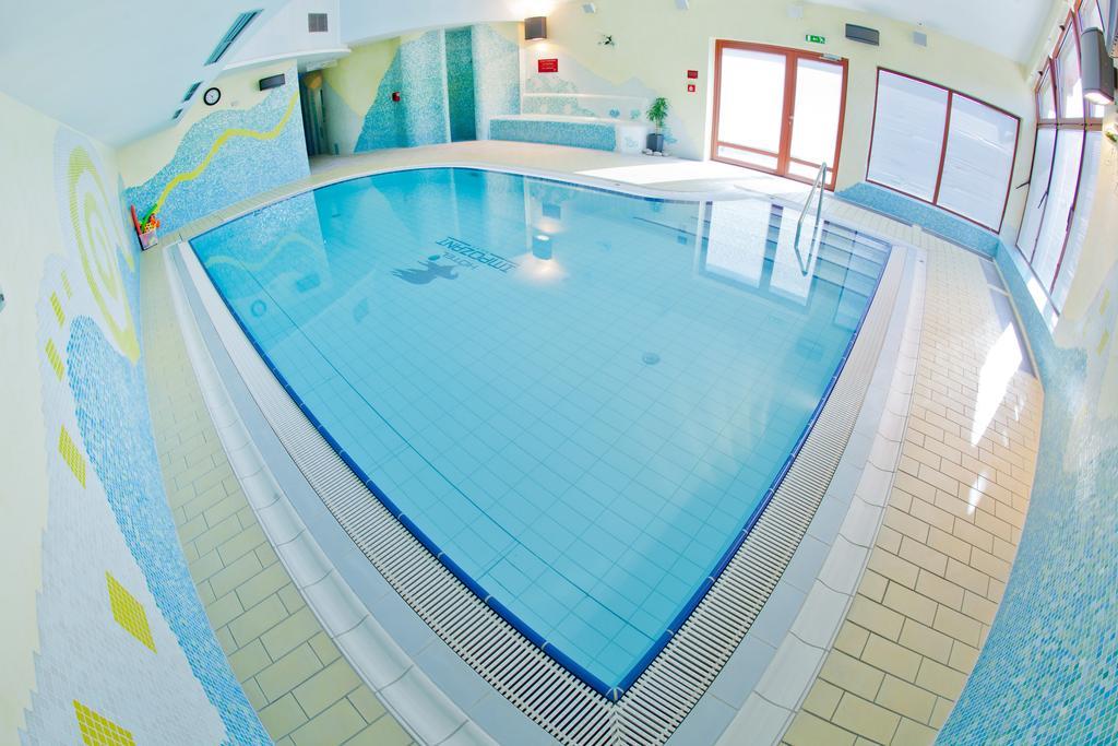 Hotel Impozant Valča Extérieur photo