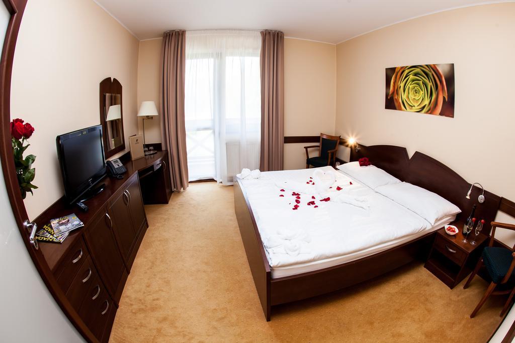 Hotel Impozant Valča Extérieur photo