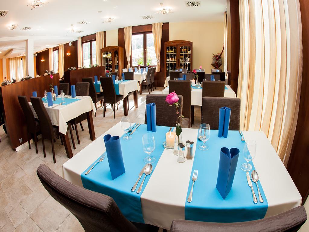 Hotel Impozant Valča Extérieur photo