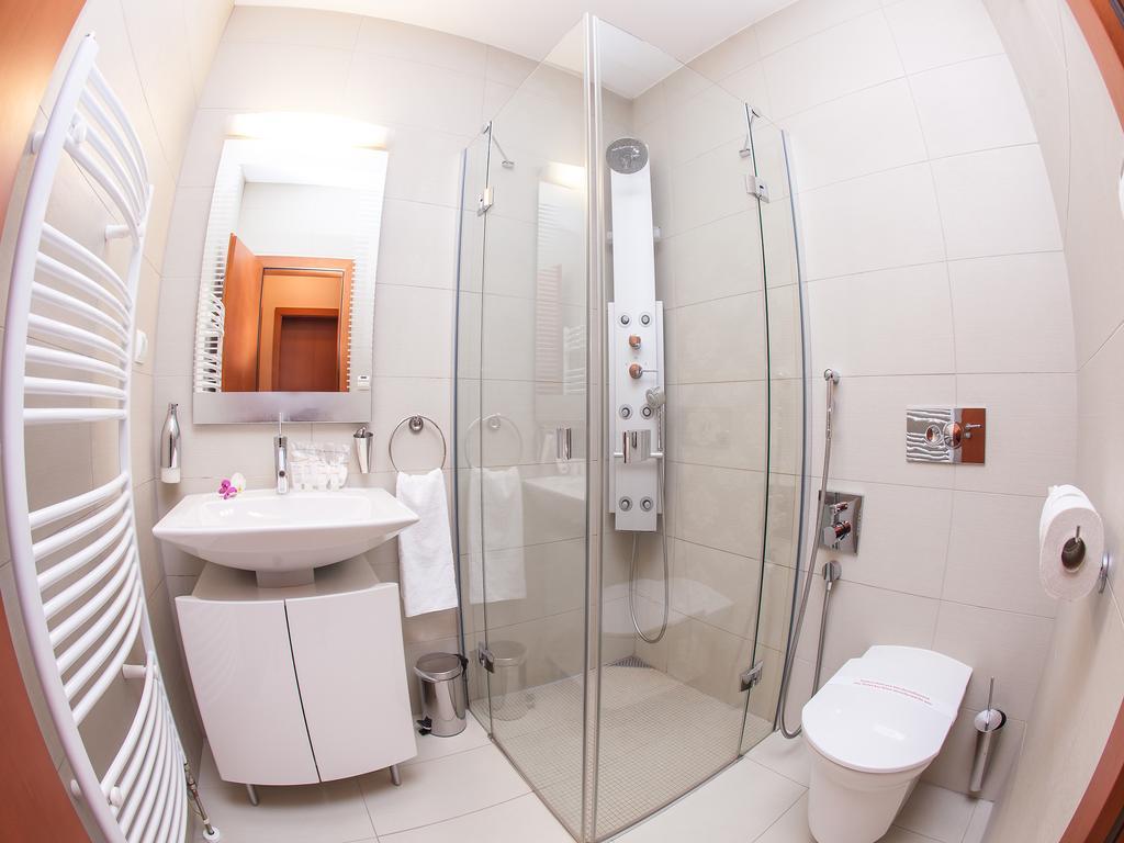 Hotel Impozant Valča Extérieur photo