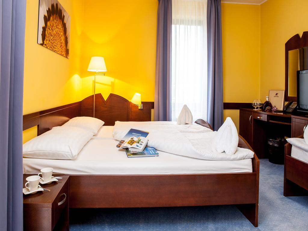 Hotel Impozant Valča Extérieur photo